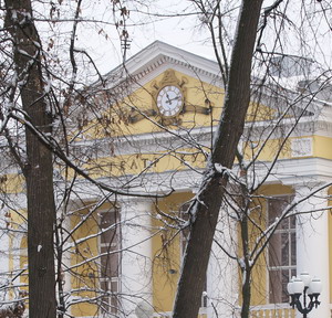 Гомель. Театр Кукол - фасадные часы Гомель. Театр Кукол - фасадные часы